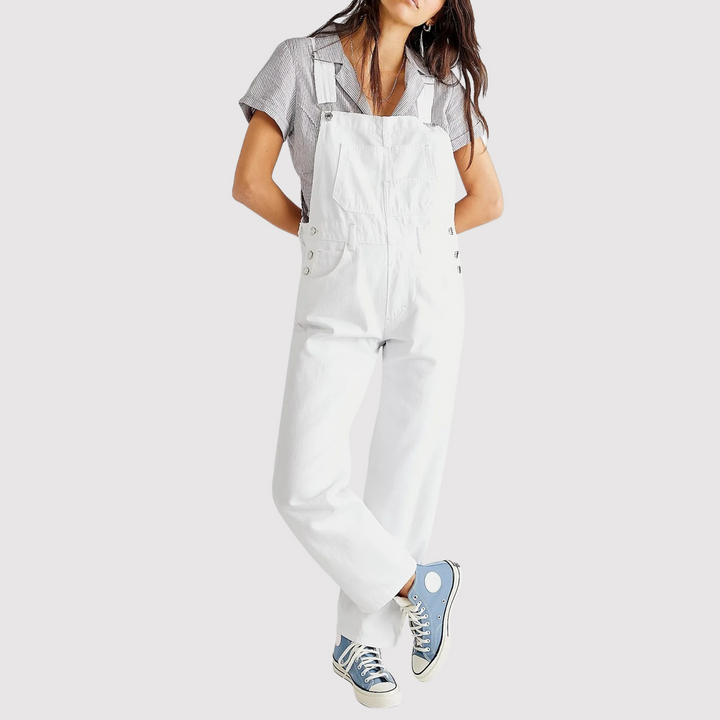 Tuta salopette jeans donna, un capo comodo e versatile per outfit casual estivi e primaverili.