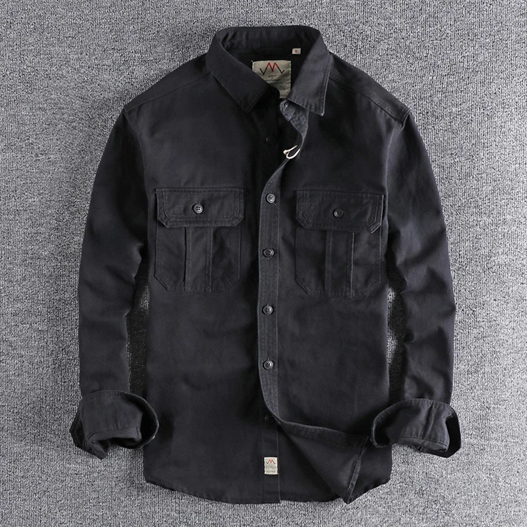 Camicia uomo maniche lunghe funzionale con bottoni e tasche. Versatile abbigliamento maschile per ogni occasione.