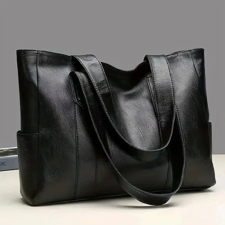 Elegante borsa a spalla donna in vera pelle. Accessorio classico e versatile per look chic quotidiani.