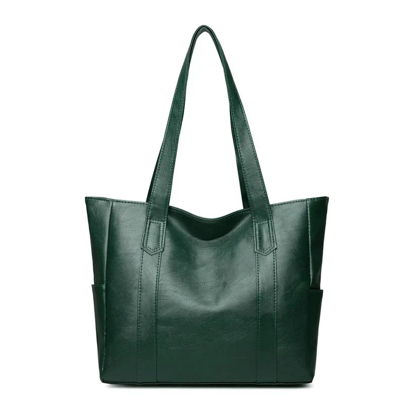 Versatile borsa a spalla donna in vera pelle. Stile classico che si adatta a ogni momento della giornata.
