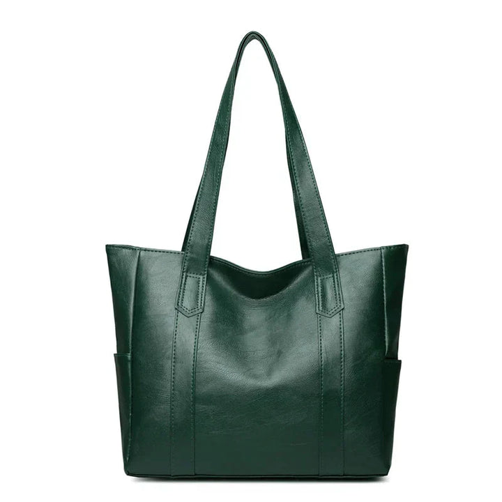 Versatile borsa a spalla donna in vera pelle. Stile classico che si adatta a ogni momento della giornata.