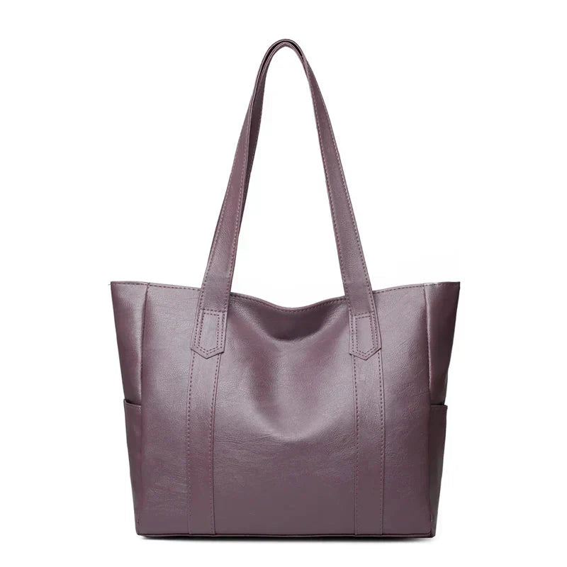 Vera pelle: borsa a spalla donna classica. Accessorio durevole e di tendenza per ogni stagione.