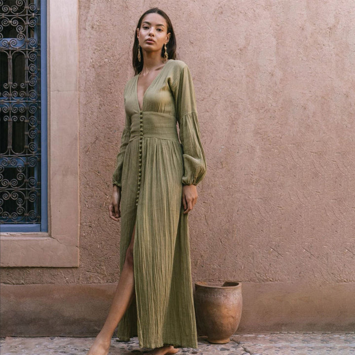 Abito lungo donna boho, scollo a V, stile estivo fluido. Perfetto vestito casual chic per la moda mare.
