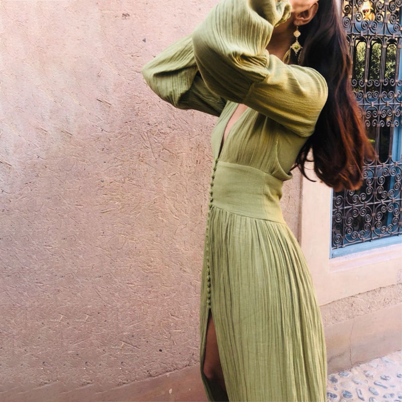Abito estivo lungo donna boho con profondo scollo a V, elegante e casual. Perfetto per giornate in spiaggia.