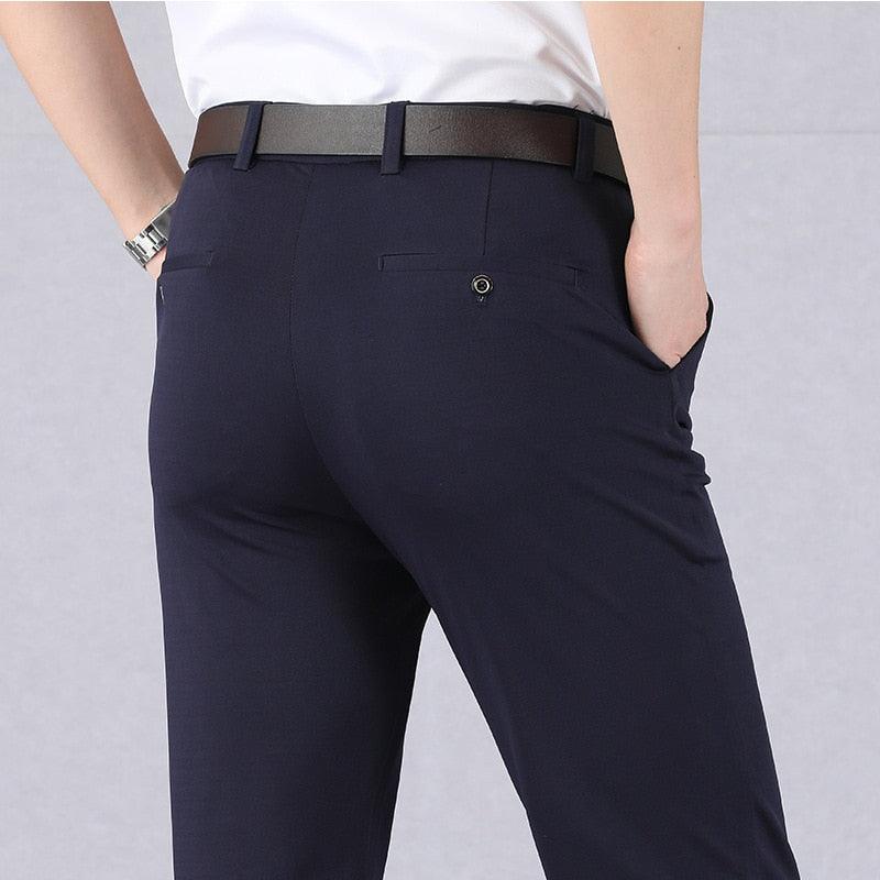 Comfort e stile: pantaloni uomo elasticizzati marroni, vestibilità slim per ogni occasione, molto comodi.