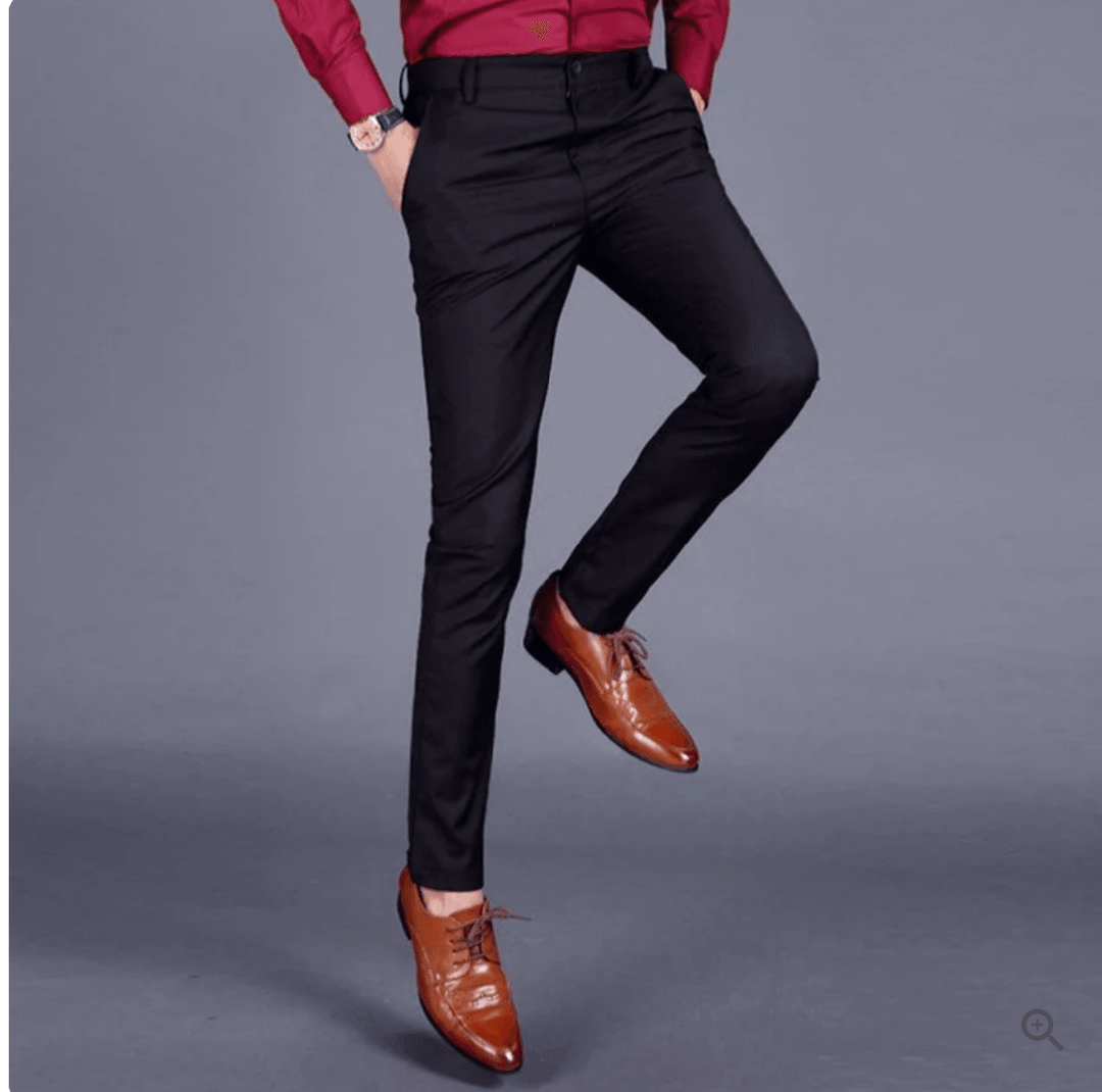 Pantaloni elasticizzati da uomo, vestibilità slim, ideali per garantire comfort e libertà di movimento.