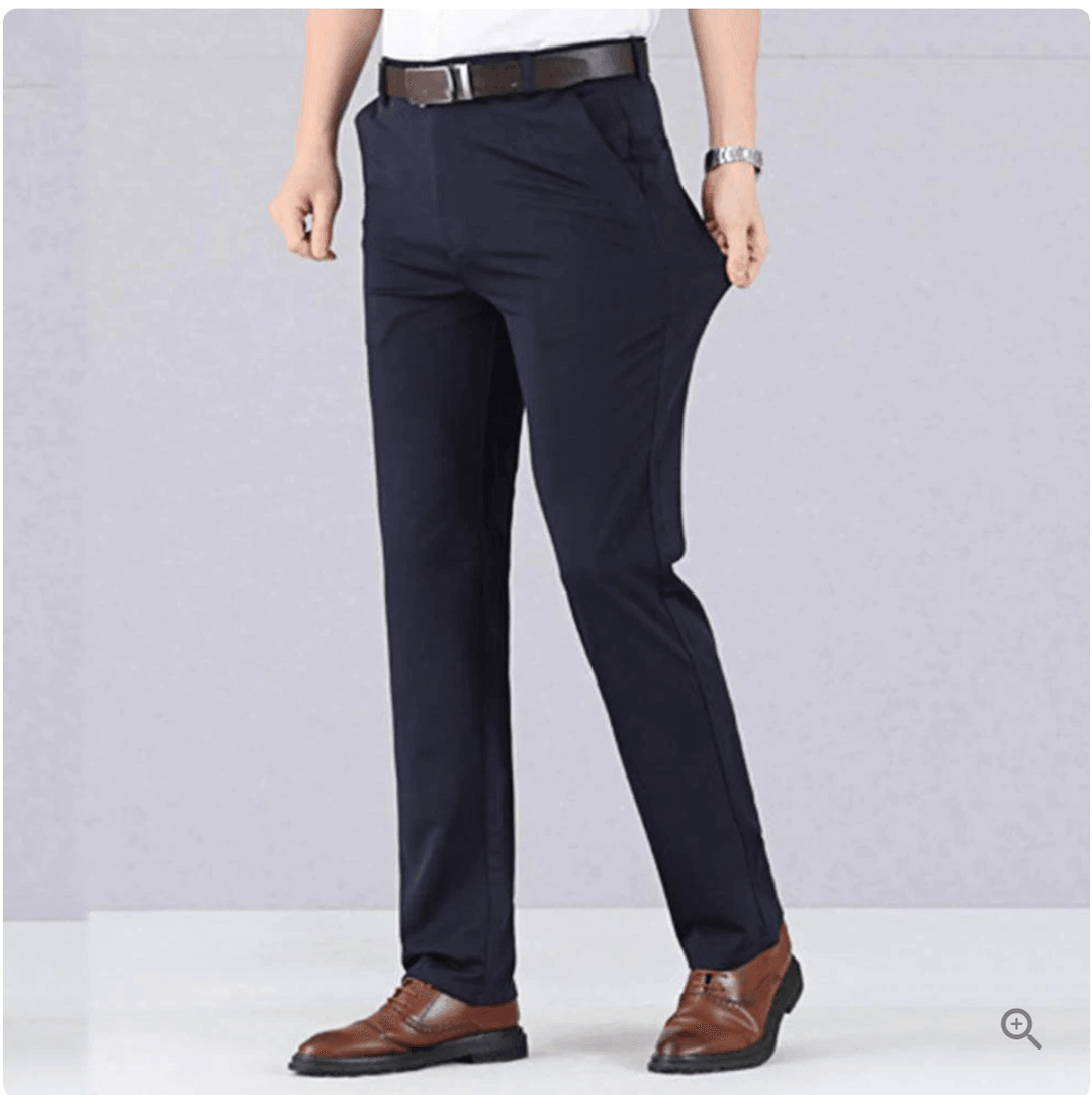 Abbigliamento uomo: pantaloni slim fit beige, ideali per un outfit elegante ma rilassato, molto confortevoli.