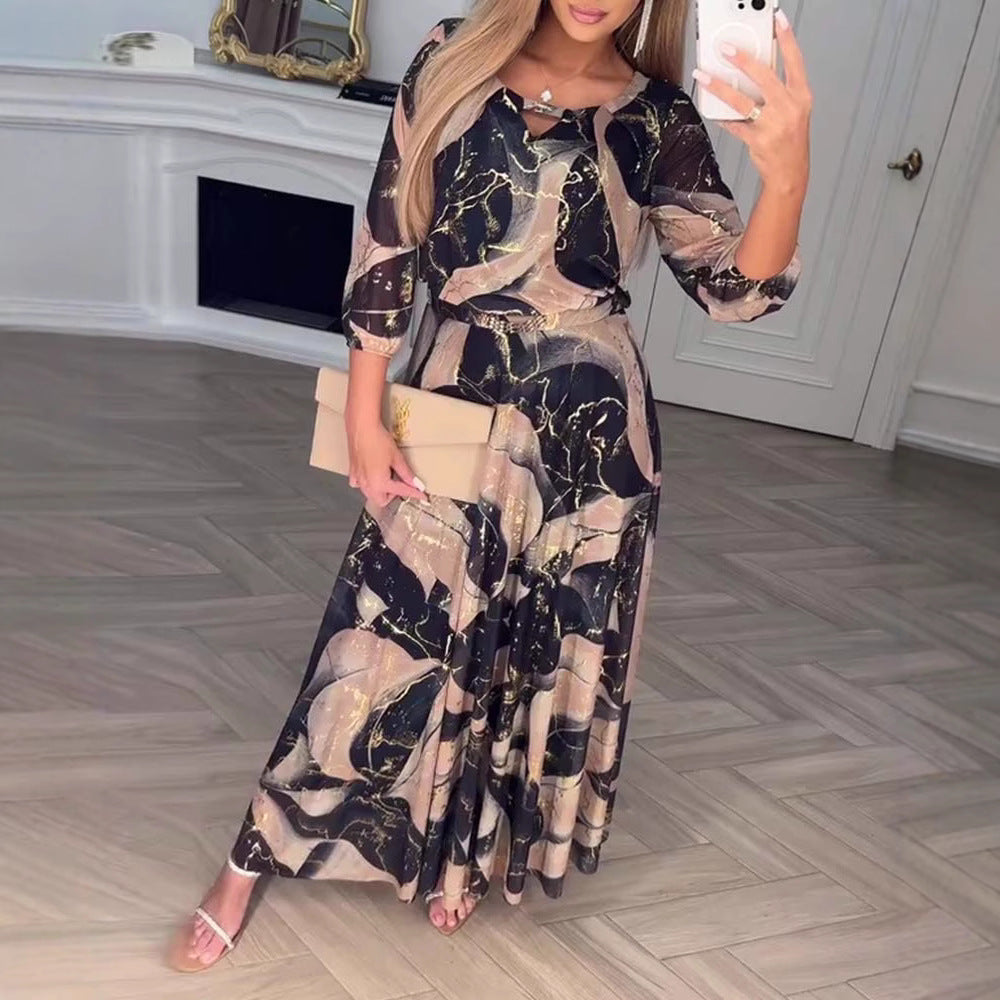 Abito maxi floreale nero da donna boho con maniche a tre quarti. Ideale per look estivi eleganti e vacanze.