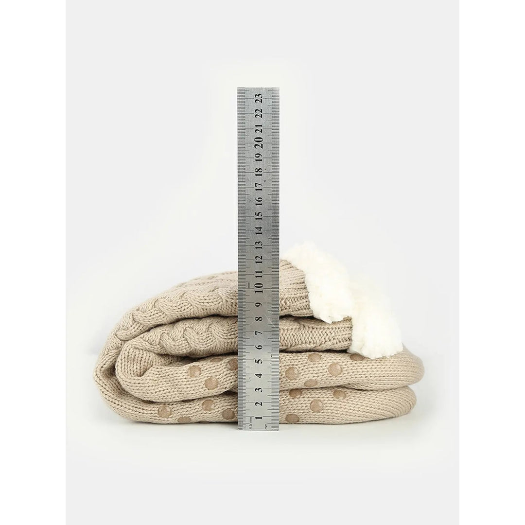 Morbide calze pantofola antiscivolo unisex, perfette per il relax e il comfort invernale a casa.