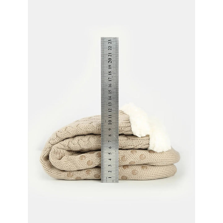 Morbide calze pantofola antiscivolo unisex, perfette per il relax e il comfort invernale a casa.