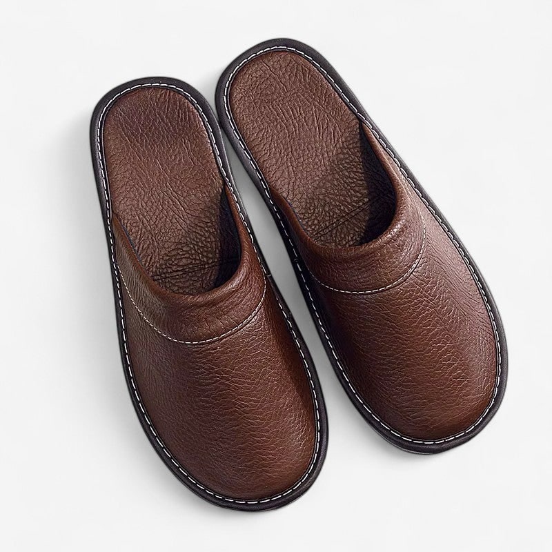 Ciabatte unisex chiuse e comode per casa, con supporto plantare ergonomico per comfort e relax.
