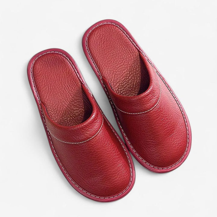 Pantofole chiuse per interni con supporto plantare ergonomico, garantiscono comfort e sollievo al piede.