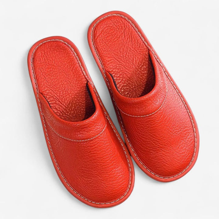 Ciabatte unisex da casa, chiuse, offrono comfort superiore e supporto plantare per un benessere quotidiano.