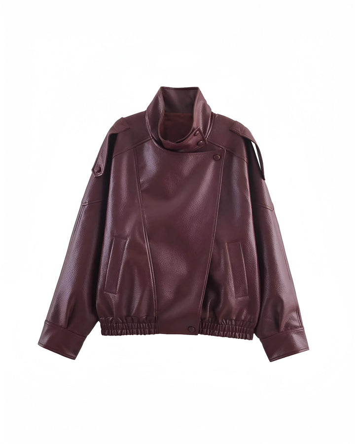 Elegante giacca biker donna in pelle nera, taglio aderente, con zip metallo. Ideale per l'inverno e look quotidiani.