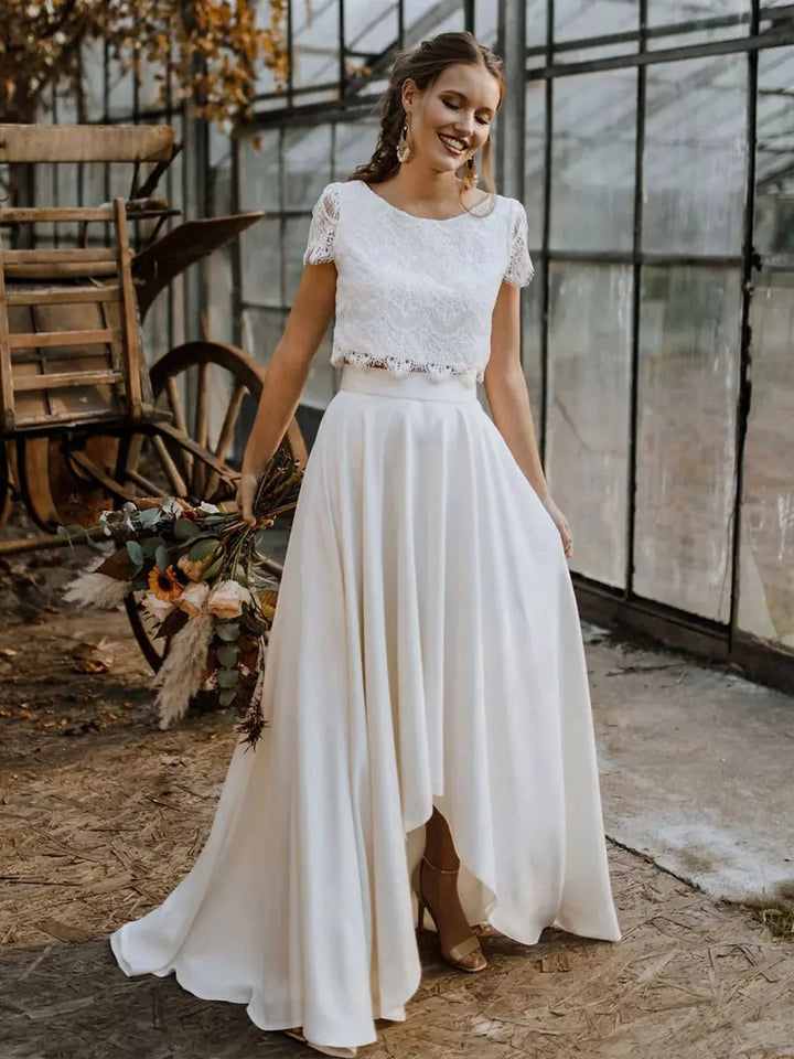 Maxi abito da donna spezzato per cerimonia. Un look elegante e moderno, ideale per occasioni speciali.