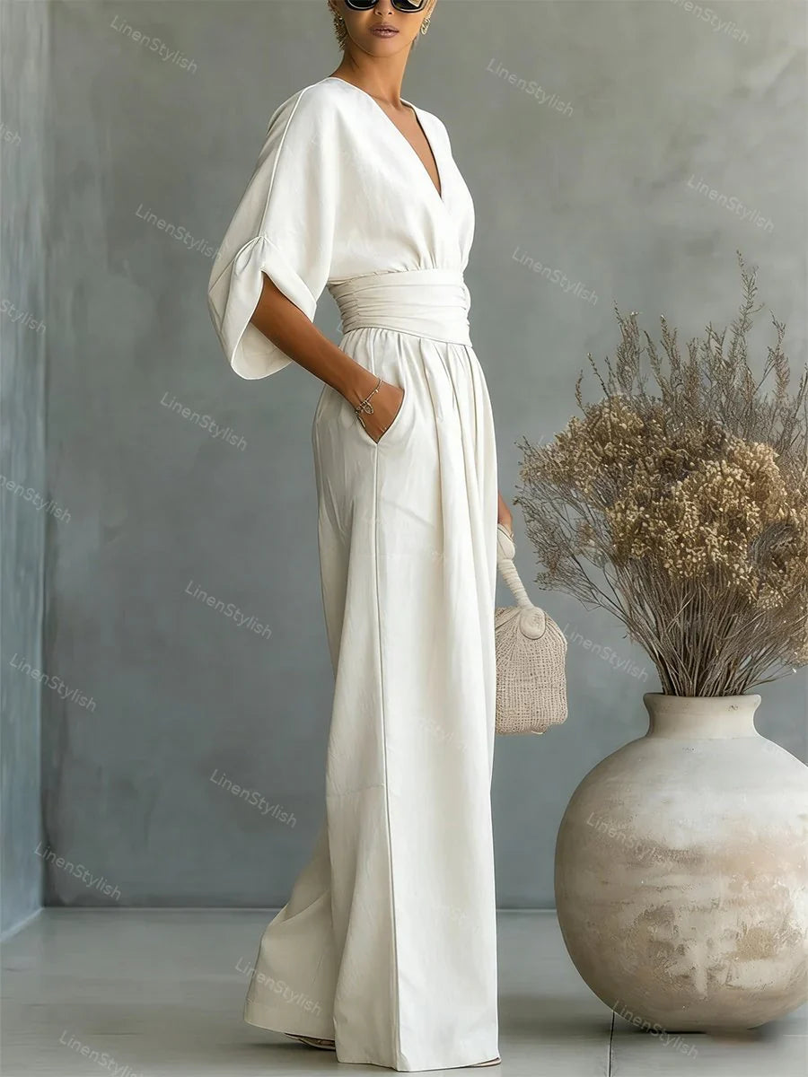 Salopette donna cerimonia con design raffinato, maniche kimono e scollo a V. Silhouette perfetta.