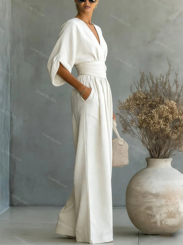 Salopette donna cerimonia con design raffinato, maniche kimono e scollo a V. Silhouette perfetta.