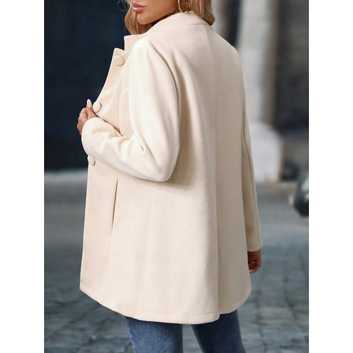 Cappotto elegante da donna per autunno inverno, con taglio slim e collo alto. Moda casual raffinata.