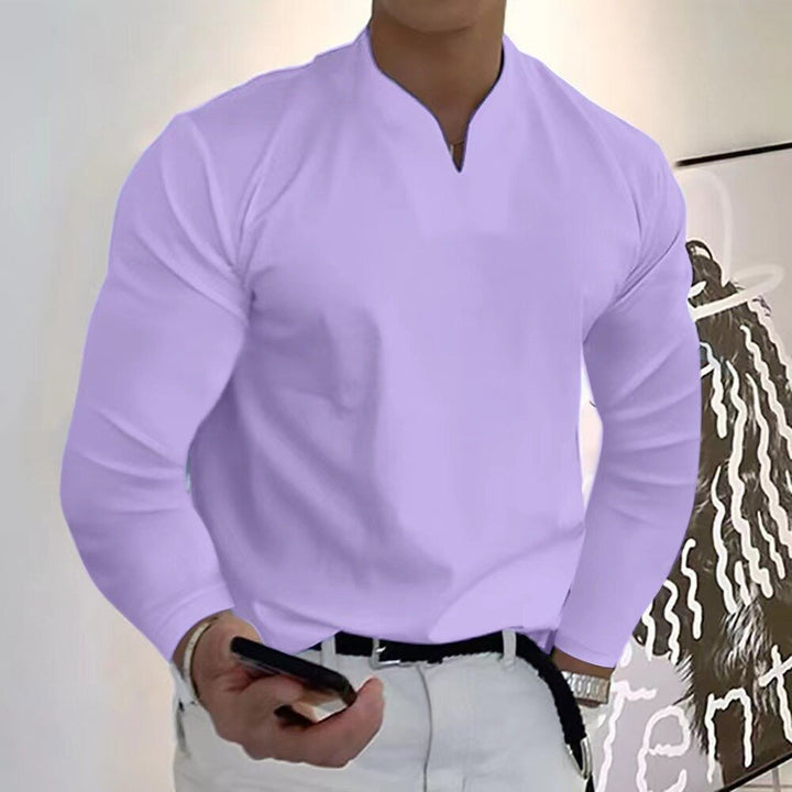 Camicia uomo slim fit traspirante, senza bottoni, ideale per look casual-elegante e comfort.
