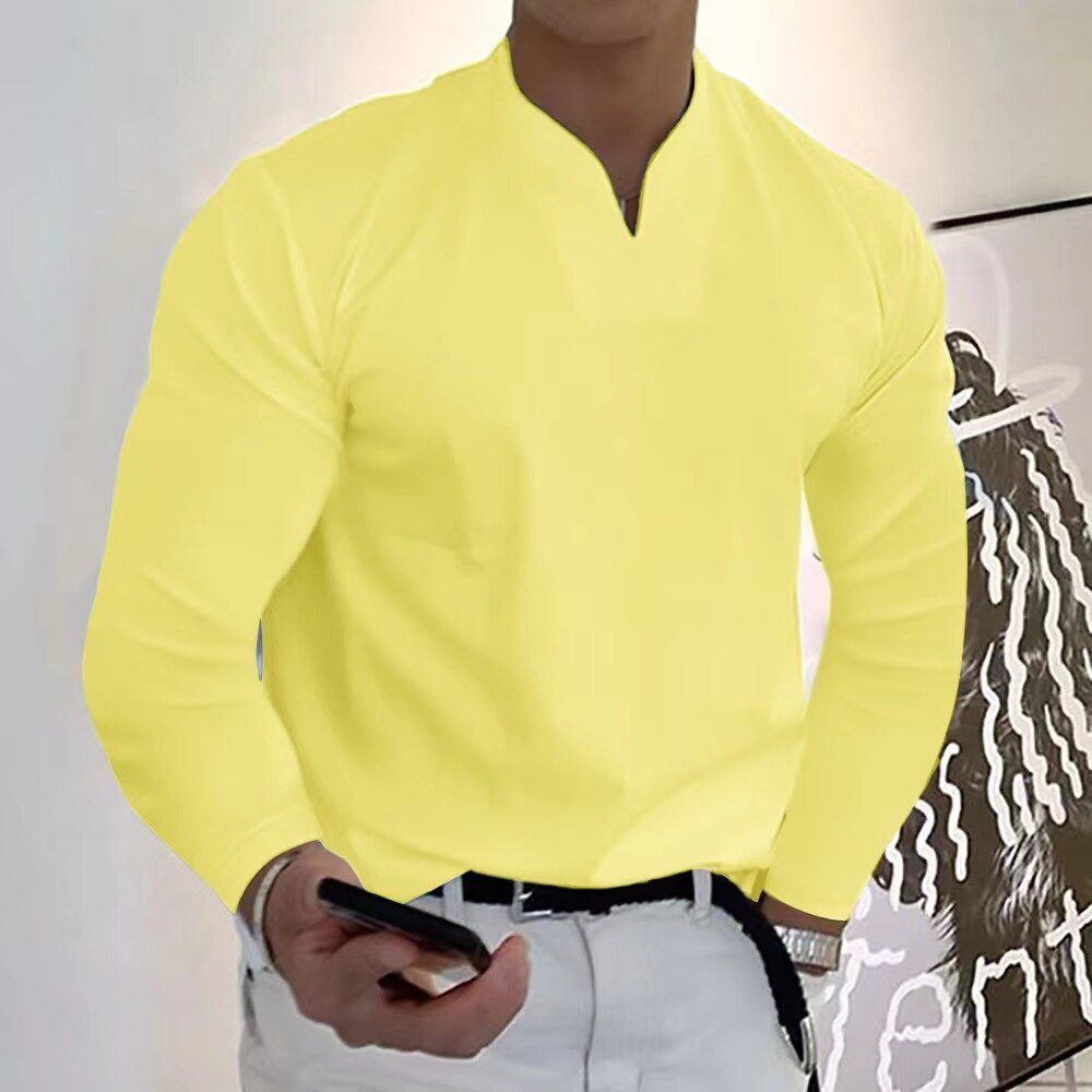 Abbigliamento maschile: camicia traspirante senza bottoni, slim fit, massima libertà di movimento.
