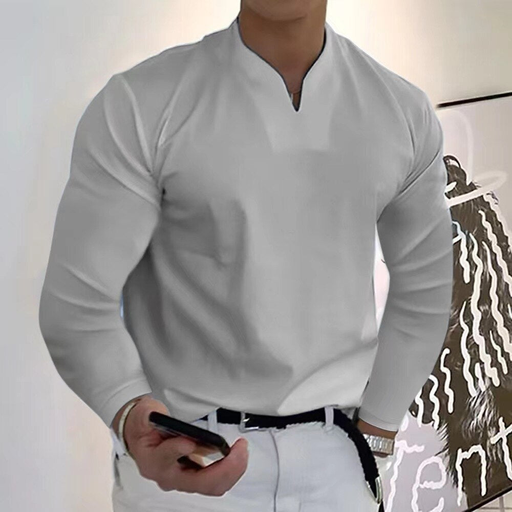 Dettaglio: camicia uomo traspirante senza bottoni, tessuto innovativo per comfort e asciugatura.