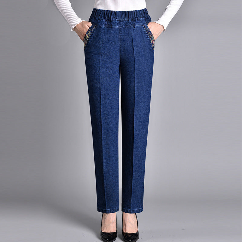 Moda donna: jeans a gamba dritta con vita elastica e tasche, ideali per comfort e stile quotidiano.