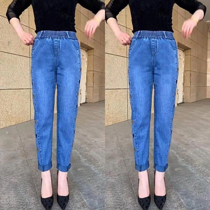 Pantaloni da donna in jeans elastici a vita alta con piccoli cuori, per una vestibilità aderente e confortevole.