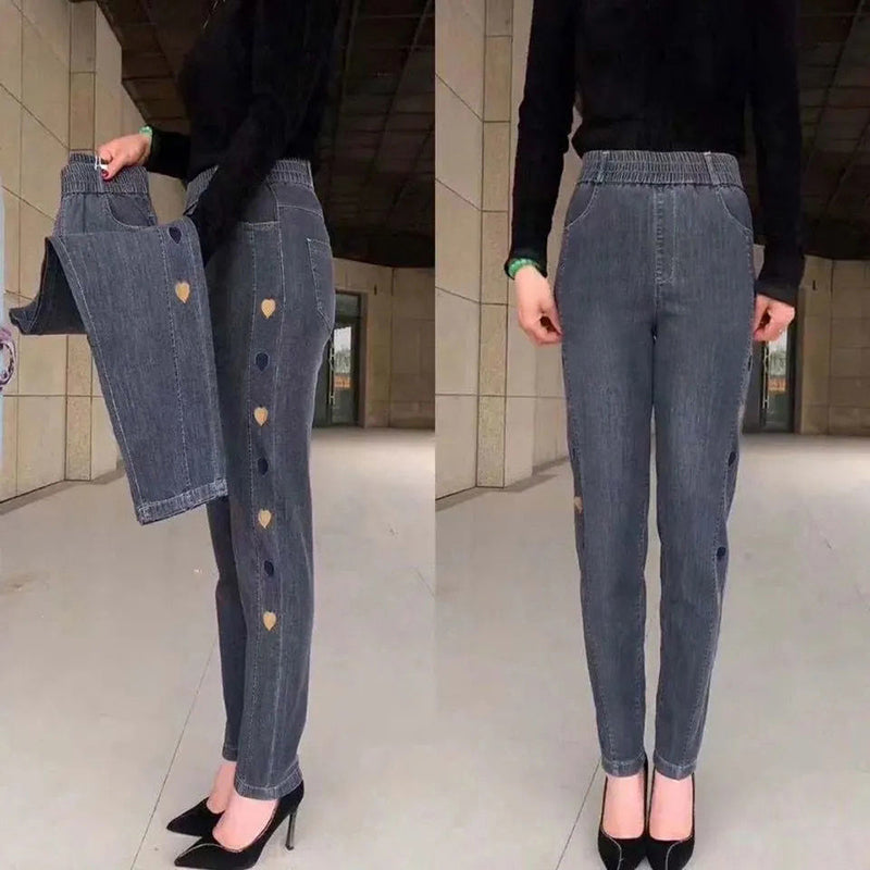 Pantaloni donna a vestibilità aderente, ultra elastici, con stampa a cuori. Vita alta per il massimo comfort e stile.