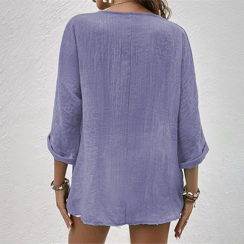 Top donna moderno, scollo a V e maniche lunghe. Camicia in cotone per uno stile casual ed elegante.
