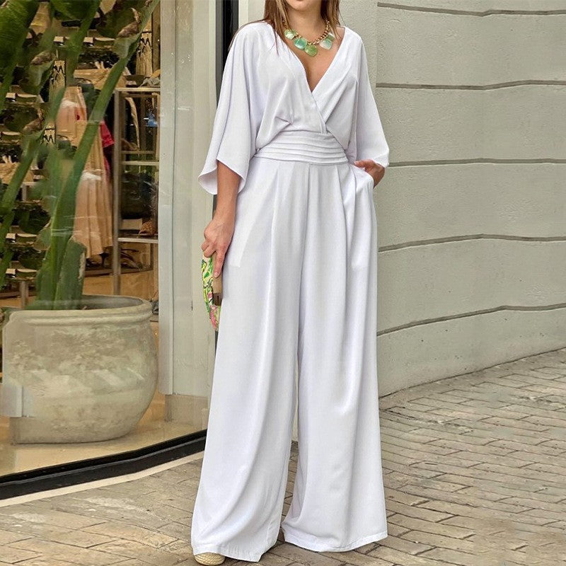 Tuta donna versatile a gamba larga, scollo a V, ideale per un look elegante o casual con comfort.