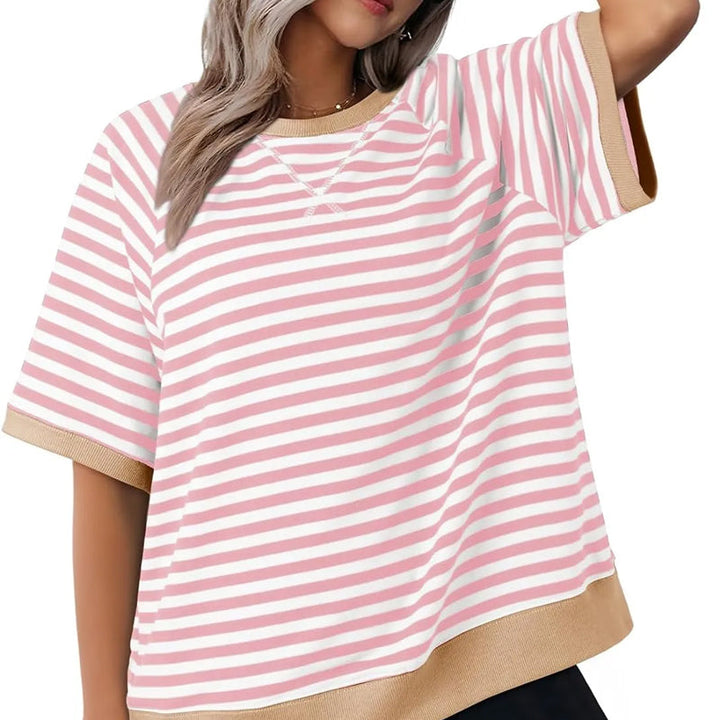 Maglietta a righe donna, alla moda e versatile, perfetta per outfit estivi casual-chic.