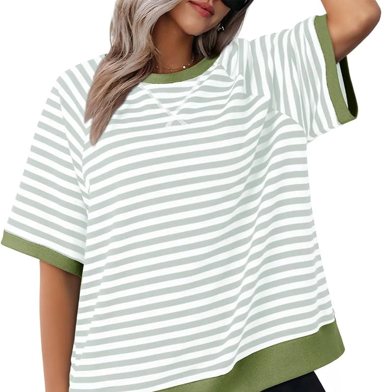 Maglietta a righe estiva da donna, comoda e casual, perfetta per le giornate di sole e relax.