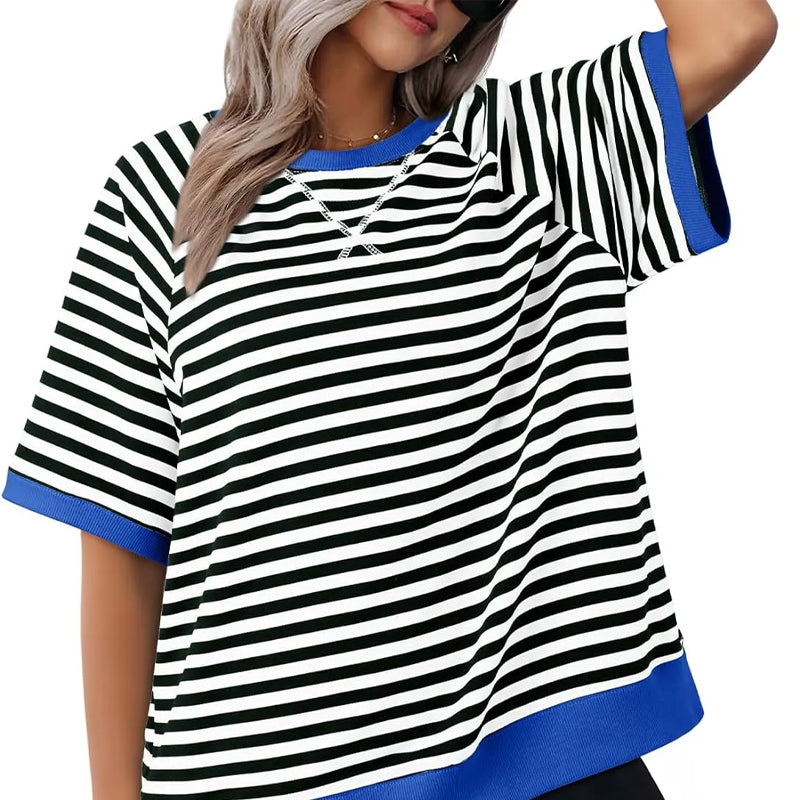 Maglietta a righe in morbido cotone da donna, ideale per un comfort estivo casual e versatile.