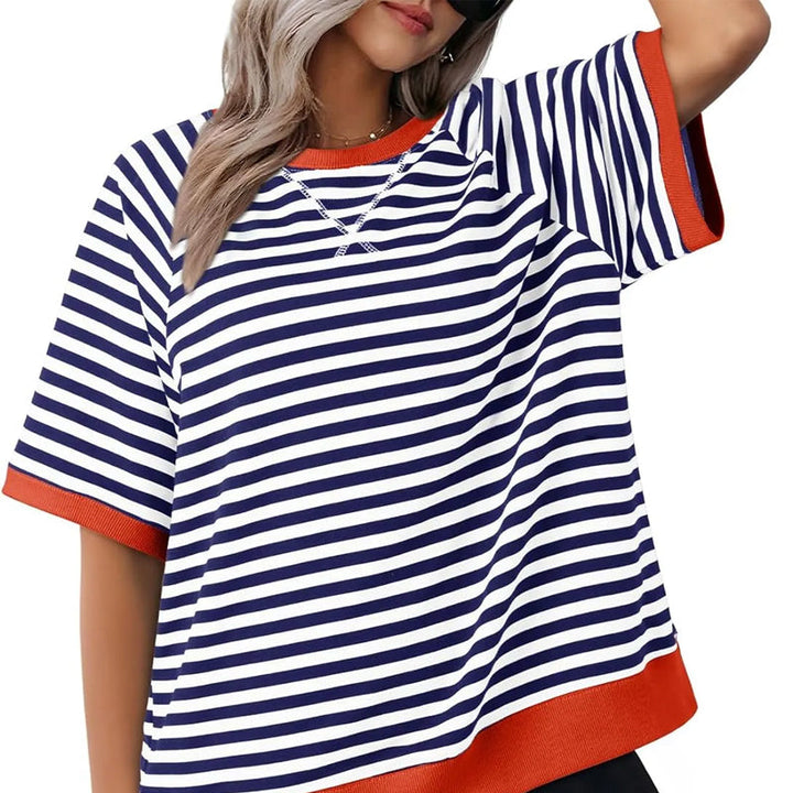 Maglietta a righe donna con taglio comodo, ideale per un look casual-chic estivo.