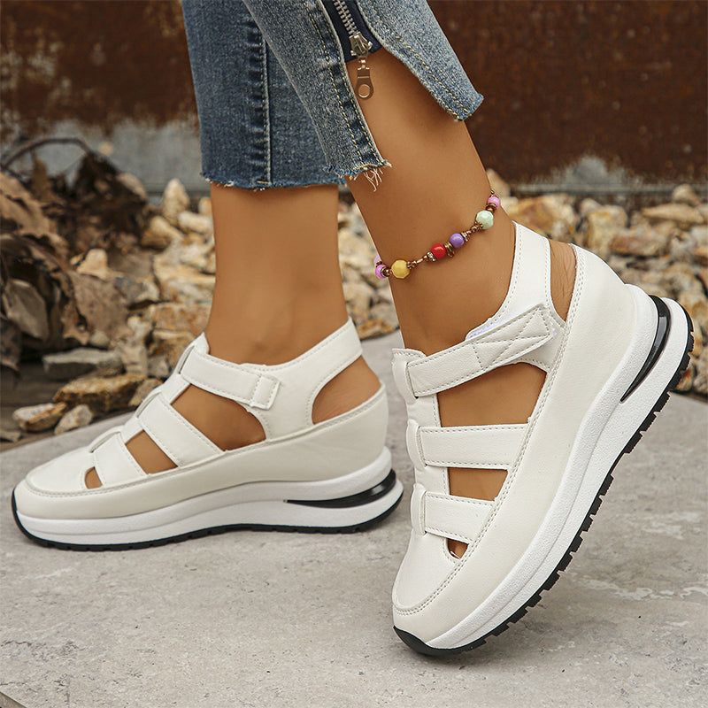 Sandali donna estivi con punta chiusa, comfort ammortizzato. Calzature moda perfette per l'estate.