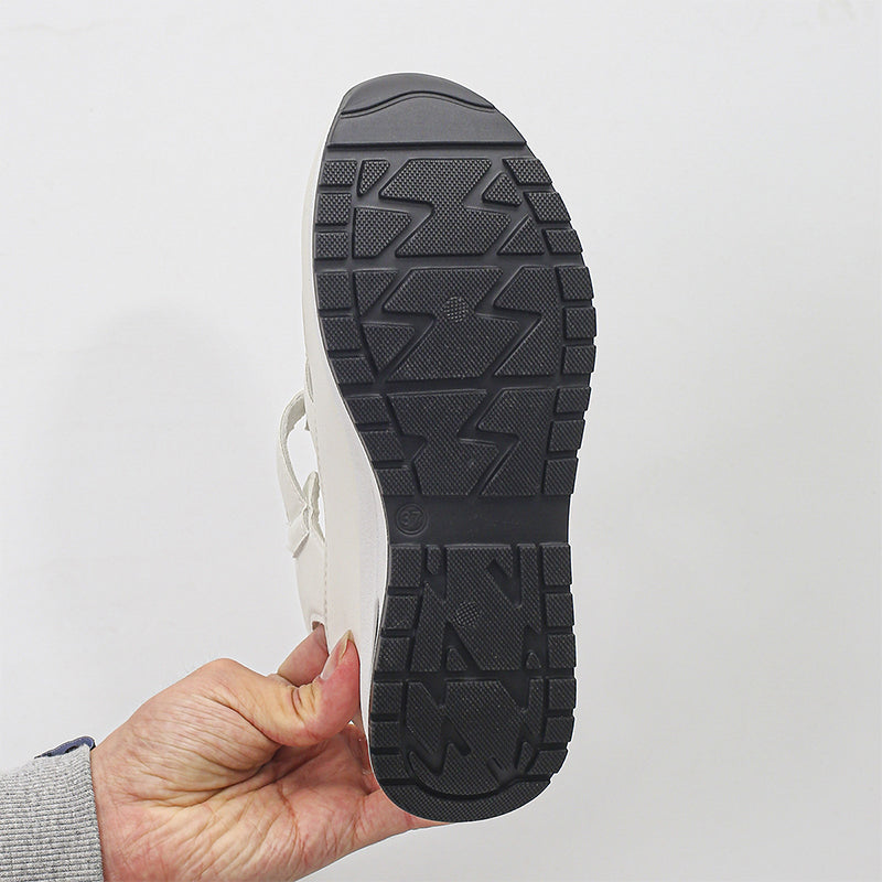 Vista laterale: sandali donna estivi con punta chiusa, comfort ammortizzato e chiusura regolabile. Moda.