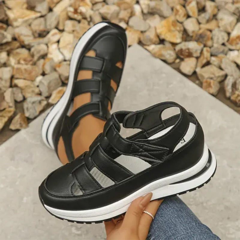 Suola antiscivolo e comfort ammortizzato: sandali donna estivi con punta chiusa. Calzature sicure.