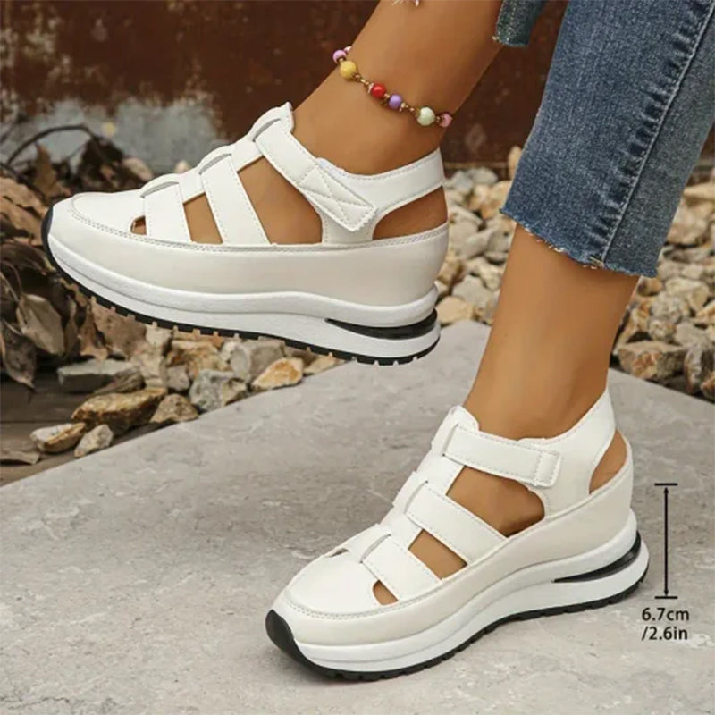 Sandali donna estivi punta chiusa. Comfort ammortizzato e sicurezza antiscivolo. Moda pratica e funzionale.