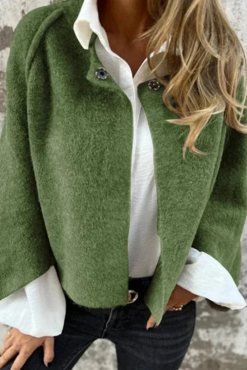 Giacca donna verde, maniche svasate. Design moderno ed elegante, ideale per outfit primavera.
