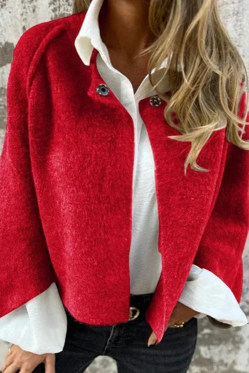 Blazer donna corto beige, maniche svasate. Look moderno ed elegante per moda primavera.