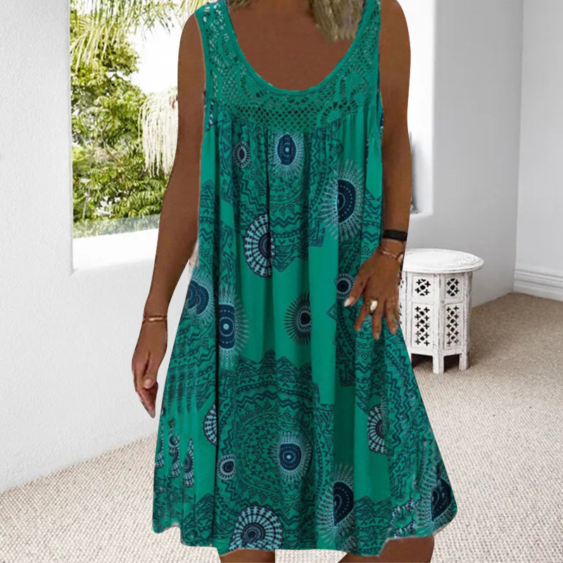 Vestito ampio e colorato, senza maniche, con stampa grafica vivace. Ideale per un'estate piena di stile.