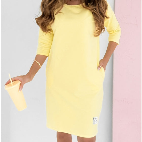Vestito estivo donna versatile con tasche, maniche 3/4 e scollo rotondo, disponibile in vari colori.