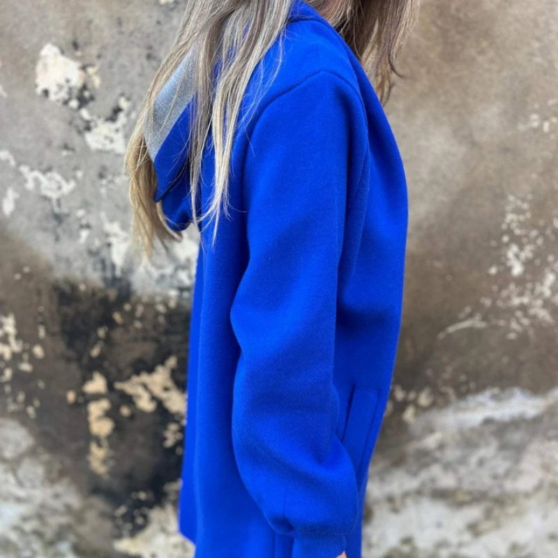 Moda pratica: giacca donna oversize con zip, capo essenziale per abbigliamento casual confortevole.
