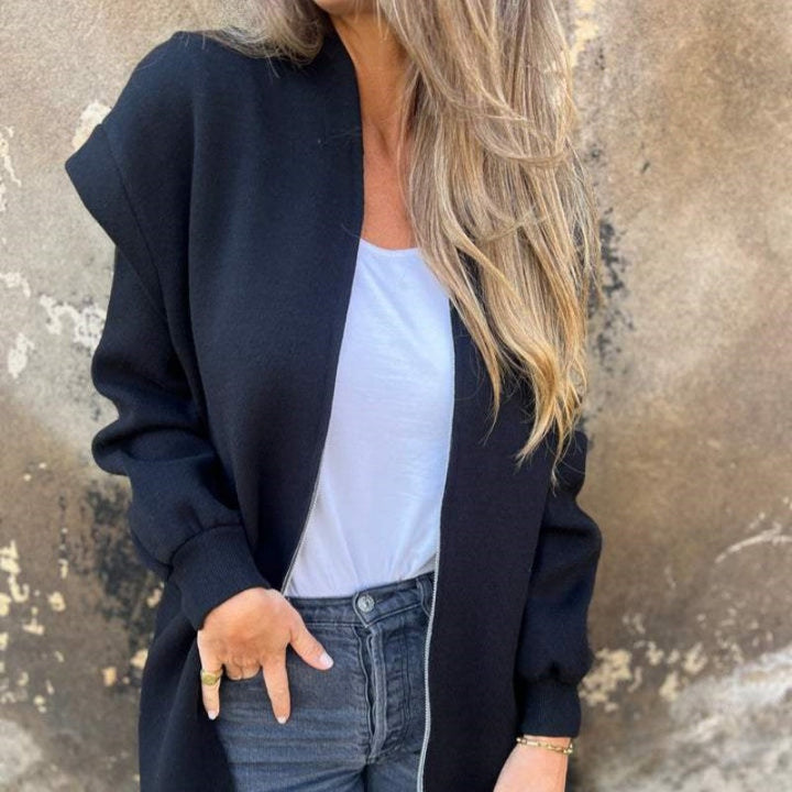 Giacca donna oversize con zip, versatile per un comfort casual e uno stile quotidiano.
