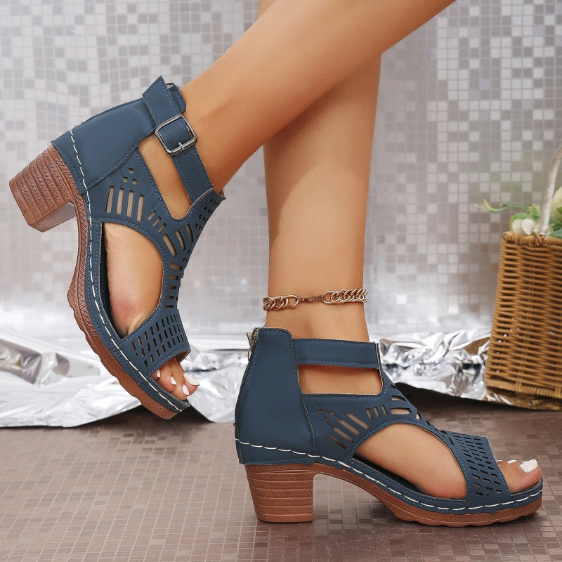 Versatili sandali donna estivi casual-eleganti, tacco medio. Fibbia regolabile, punta aperta, moda donna per passeggio.