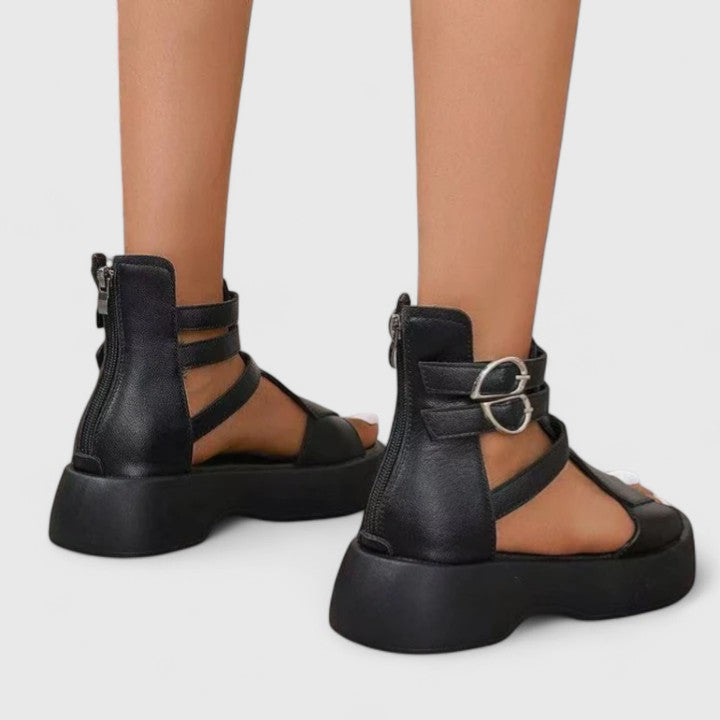 Sandali piatti estivi da donna, casual e confortevoli, con design moderno per il benessere dei tuoi piedi.
