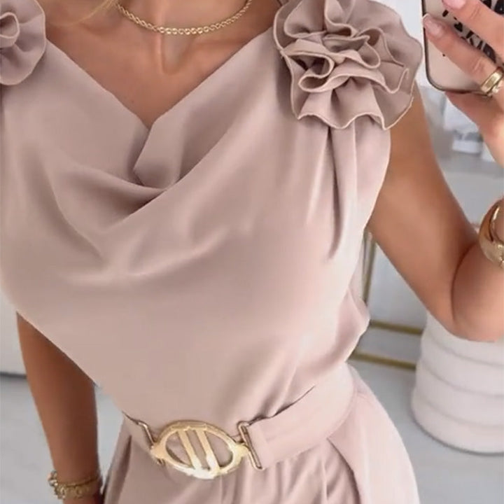 Moda donna: tuta elegante kaki con dettagli floreali 3D, cintura e gamba larga, perfetta per outfit da sera.