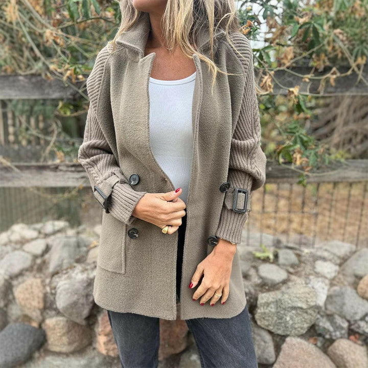Cappotto donna reversibile autunnale con collo a revers, elegante e versatile.