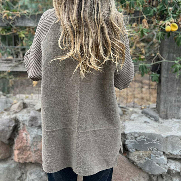 Cappotto donna invernale reversibile, con collo a revers, un capo d'abbigliamento elegante e pratico.