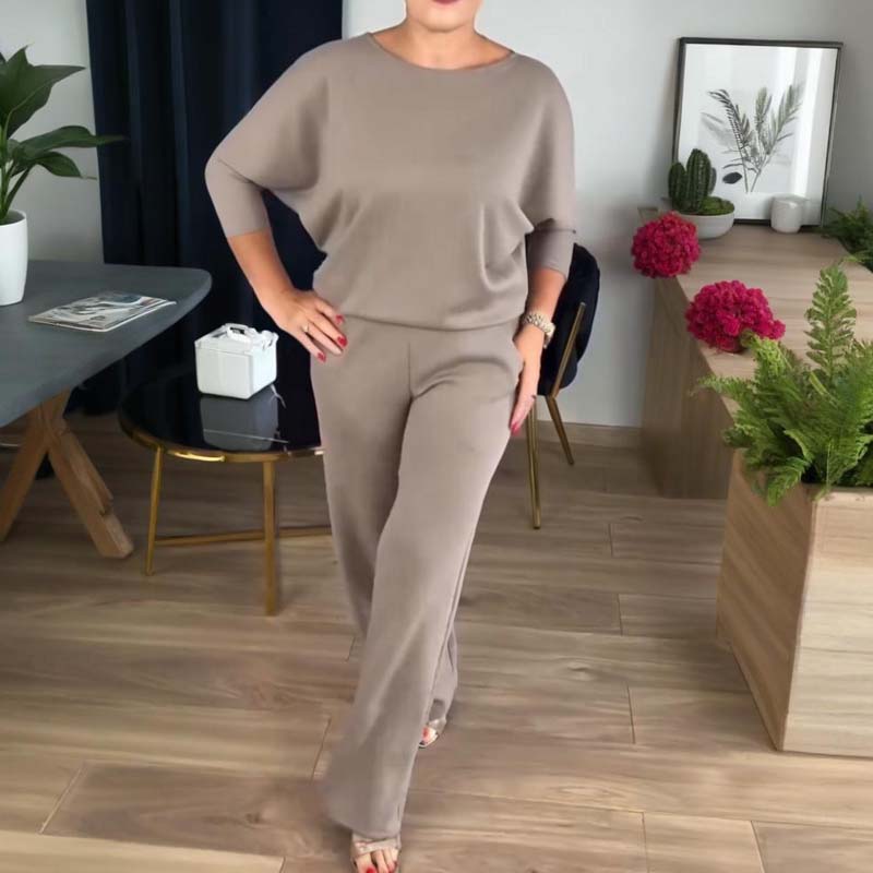 Completo versatile donna: cardigan lungo, top e pantaloni larghi per stile ufficio o tempo libero.